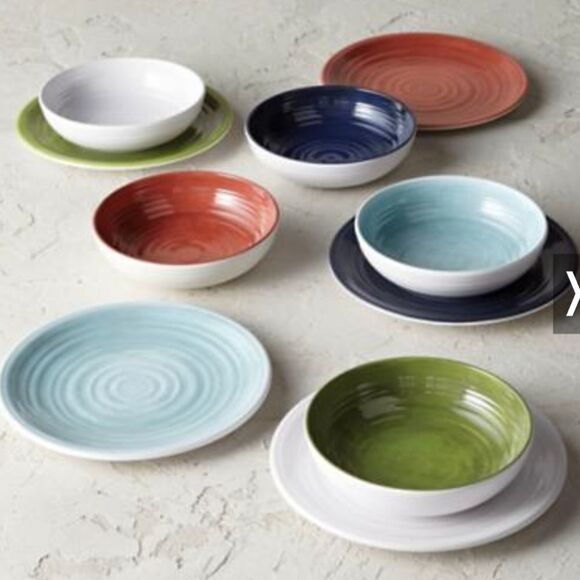 Melamine Dishes Outdoor Set of 4 Red Plates - Picture 2 of 5